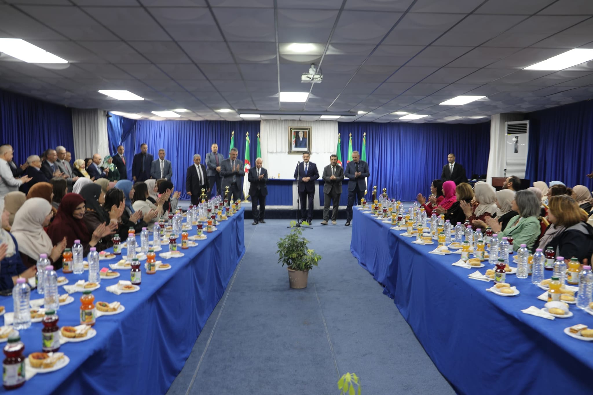 السيد الوزير يشرف على حفل تبادل تهاني عيد الفطر مع اطارات و موظفي القطاع